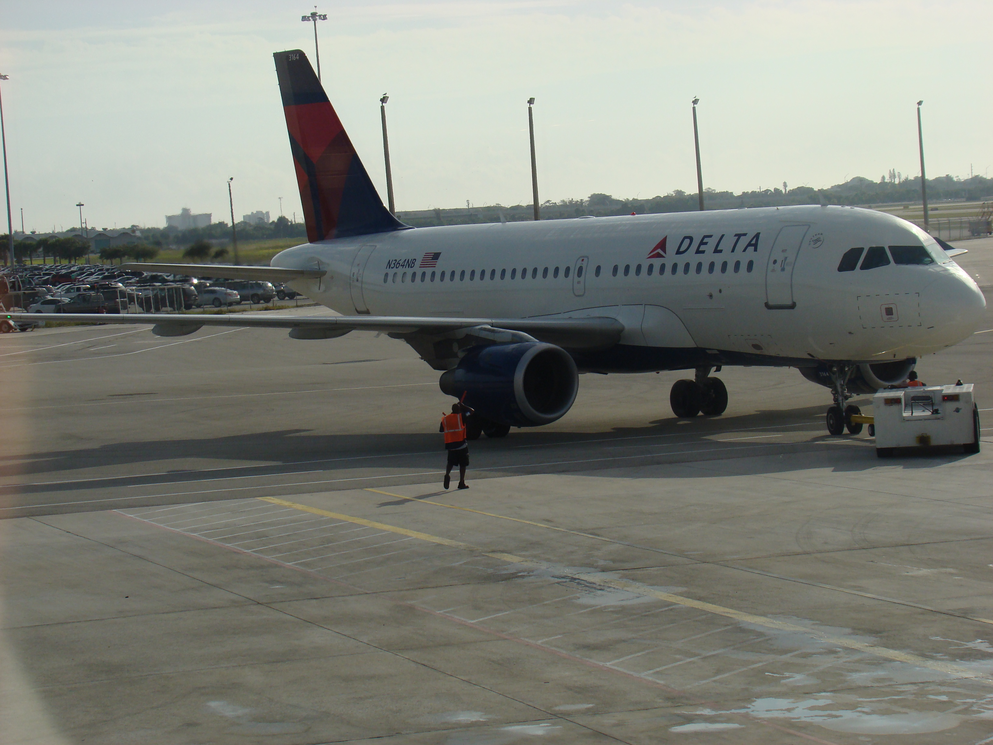 Delta/Northwest Airbus A319 at PBI, 3264x2448 (2315.1318359375KB)